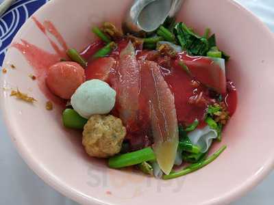 ก๋วยเตี๋ยวหยูง้วนโภชนา