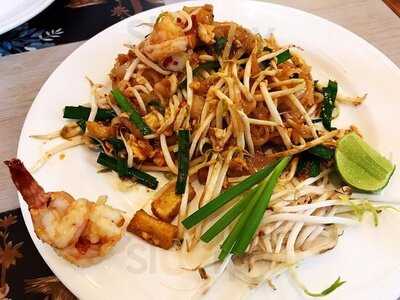 เฟื่องนรา