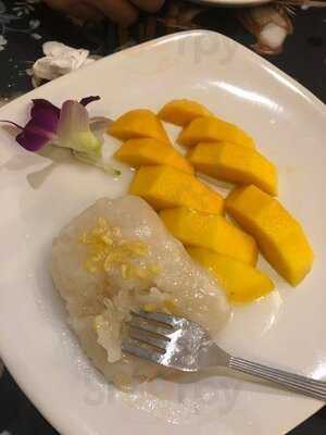 เฟื่องนรา