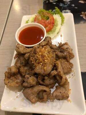 เฟื่องนรา