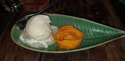 ห้องทานข้าวสุพรรณิการ์ ท่าเตียน