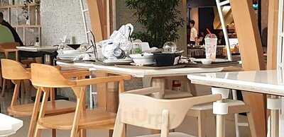 ฟู๊ดคอร์ท ศูนย์การค้าดิเอ็มโพเรียม