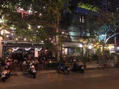 Le Cafe Des Stagiaires - Bangkok
