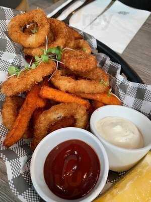 เดอะ คอฟฟี่ คลับ - ไวร์เลสโรด