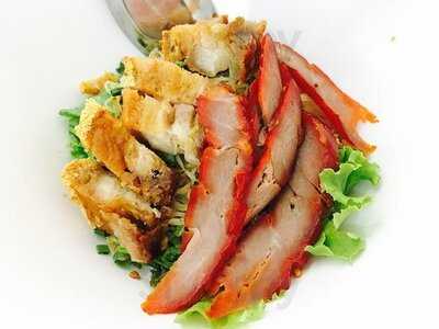 ธานี ข้าวหมูแดง-หมูกรอบ