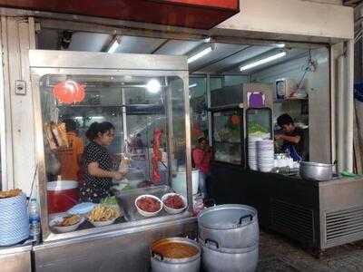 ธานี ข้าวหมูแดง-หมูกรอบ