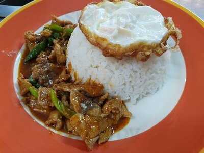 ก๋วยเตี๋ยวน้ำบ่อ & อาหารตามสั่ง