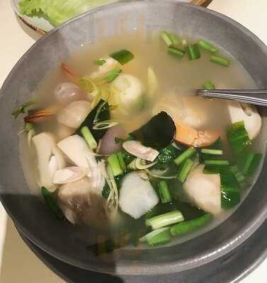 ร้านอาหาร คั่วกลิ้งผักสด - สาขา ทองหล่อ