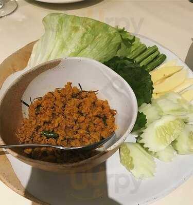 ร้านอาหาร คั่วกลิ้งผักสด - สาขา ทองหล่อ