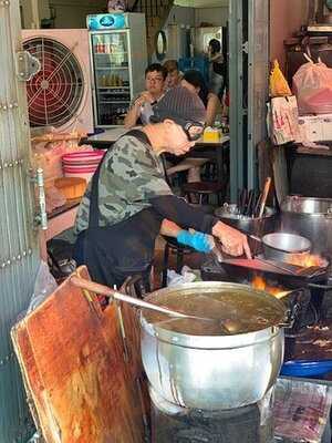 ร้านอาหาร เจ๊ไฝ