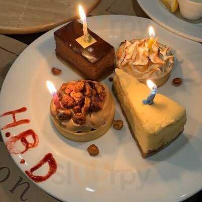 Wine Connection Deli & Bistro - K Village Sukhumvit 26