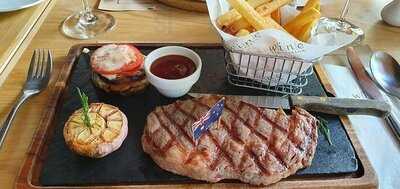 Wine Connection Deli & Bistro - K Village Sukhumvit 26