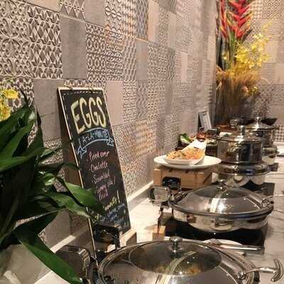 Blend Bistro & Wine Bar