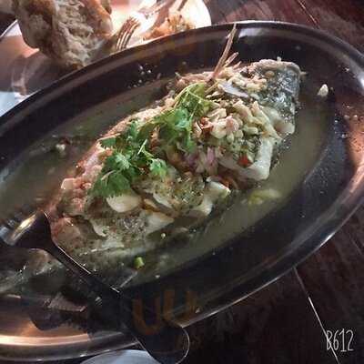 บ้านน้ำเคียงดิน