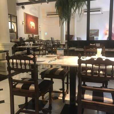 Na Chalong Eatery & Cafe