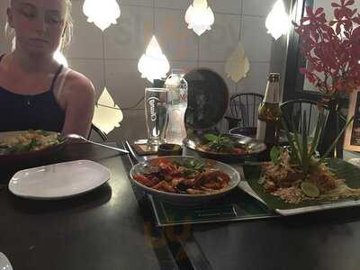 Boz Eatery & Chill Bar