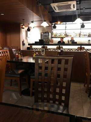 Boz Eatery & Chill Bar