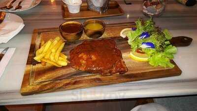 วาร์วาน่า อะ คาเฟ่แอนด์บาร์