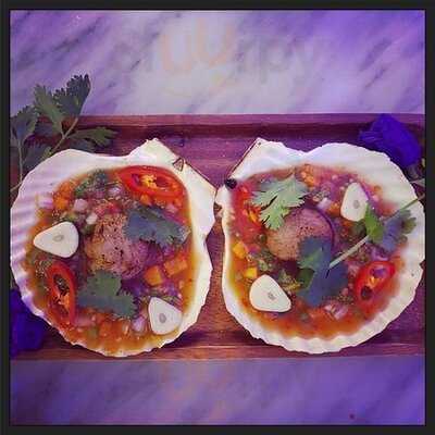 วาร์วาน่า อะ คาเฟ่แอนด์บาร์