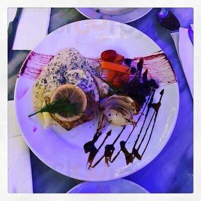 วาร์วาน่า อะ คาเฟ่แอนด์บาร์