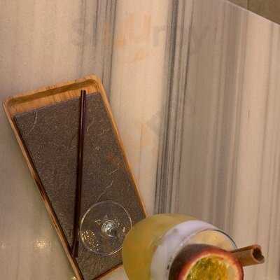 วาร์วาน่า อะ คาเฟ่แอนด์บาร์