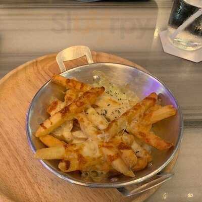 วาร์วาน่า อะ คาเฟ่แอนด์บาร์