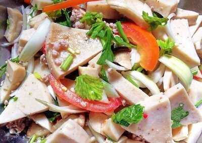 ร้านปุ้ย