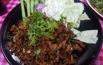 ร้านปุ้ย