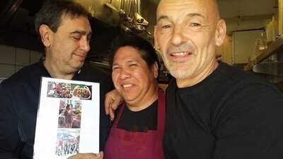 ร้านปุ้ย