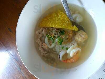 ร้านอาหาร เรือไม้