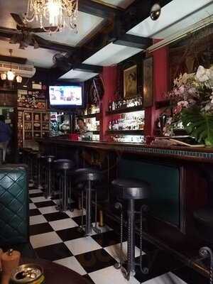 มาดริด พิซเซอเรีย แอนด์ บาร์