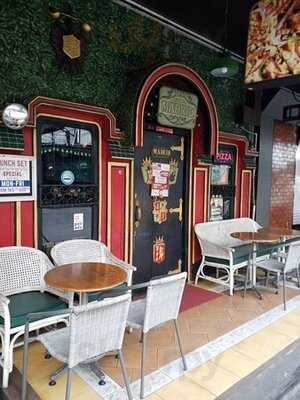 มาดริด พิซเซอเรีย แอนด์ บาร์