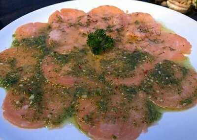 Roof 409 Bar & Bistro