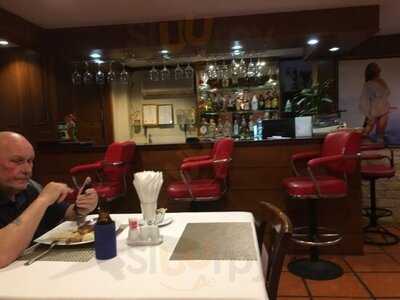 คอลินส์ กอล์ฟ บาร์