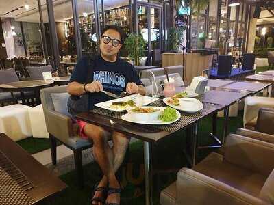 Prung Cafe & Restaurant