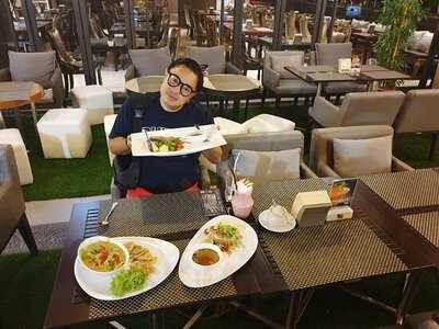 Prung Cafe & Restaurant