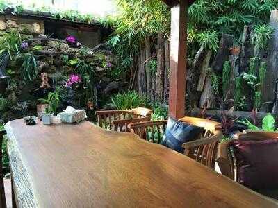 The Tree Gallery And Bistro