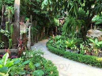 The Tree Gallery And Bistro