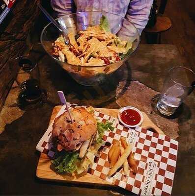 จิม เบอร์เกอร์ แอนด์ เบียร์