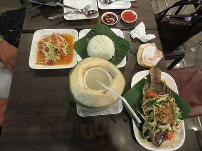 ร้านอาหาร ส้มตำยกล้อ