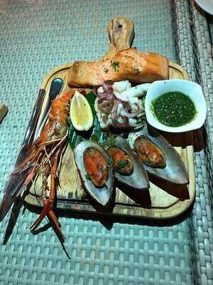 บุรีธารา บาร์ แอนด์ เรสเตอรองท์