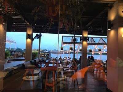 บุรีธารา บาร์ แอนด์ เรสเตอรองท์