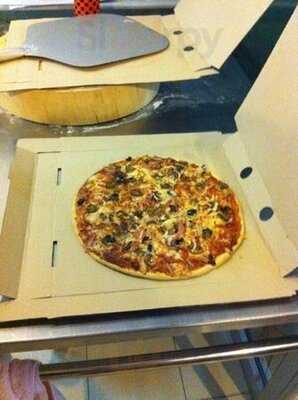 Bees Nees Bar & Pizza Restaurant Pattaya