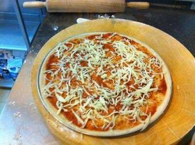 Bees Nees Bar & Pizza Restaurant Pattaya