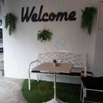 Vintage Coffee Bar & House