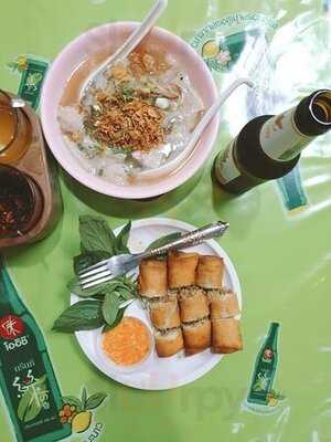 คุณแดงก๋วยจั๊บญวน