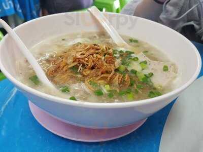 คุณแดงก๋วยจั๊บญวน