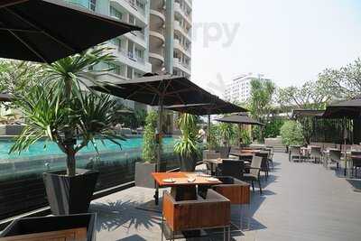 ห้องอาหาร ฮันเดร็ดอีสท์