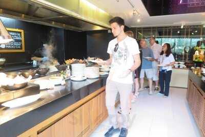 ห้องอาหาร ฮันเดร็ดอีสท์