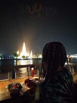 ห้องทานข้าวสุพรรณิการ์ สาทร 10